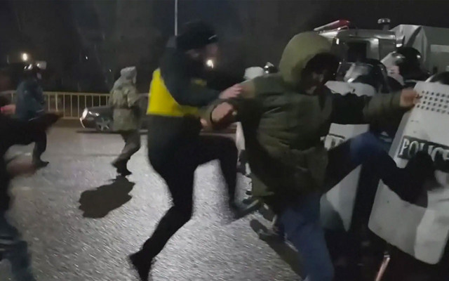 Kazakistan'da gerçekte ne oluyor? LPG isyanı denildi Rusya askeri yola çıktı - Resim: 0