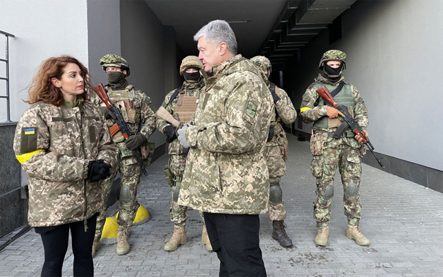 Nagehan Alçı savaşta tarafını seçti! Ukrayna askeri üniformalı fotoğrafı olay oldu - Resim: 1