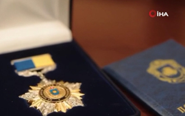 Öldü sanılmıştı geri döndü! Ukrayna'nın en cesur askerine madalya - Resim: 0