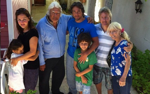 Cüneyt Arkın oğulları kaç tane  Kaan ve Murat Cüreklibatır kaç yaşında? - Resim: 1