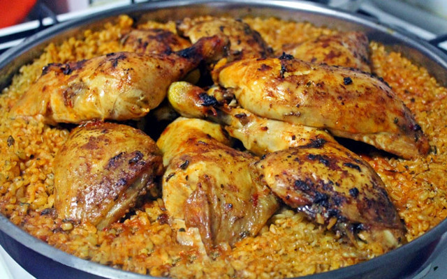 Lezzetiyle ağız sulandırıyor enfes tavuklu büryan pilavı tarifi! - Resim: 1