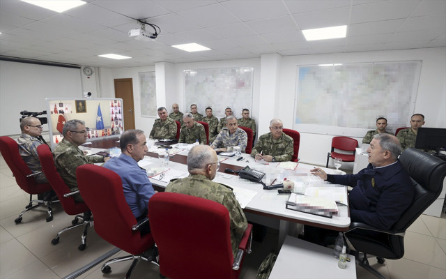 Bakan Akar'dan Paris açıklaması: "Besledikleri yılan kendilerini sokmaya başladı" - Resim: 1
