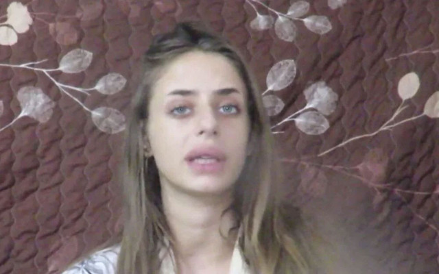 HAMAS rehine kadının görüntülerini yayınladı! Beni tedavi ettiler, ilaç verdiler! Her şey yolunda - Resim: 0