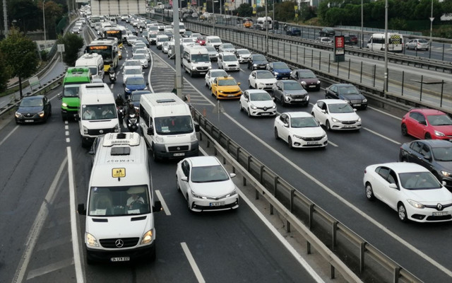 İstanbul trafiğinde okullarda uyum haftası ve haftanın ilk iş günü yoğunluğu - Resim: 1