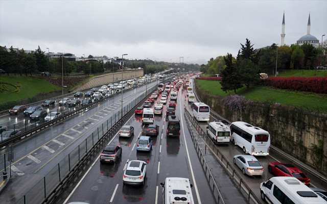 İstanbul'da haftanın ilk iş gününde trafik yoğunluğu - Resim: 1