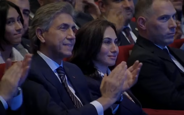 Özlem Vural Gürzel AK Parti'ye katıldı! Rozetini Cumhurbaşkanı Erdoğan taktı - Resim: 2