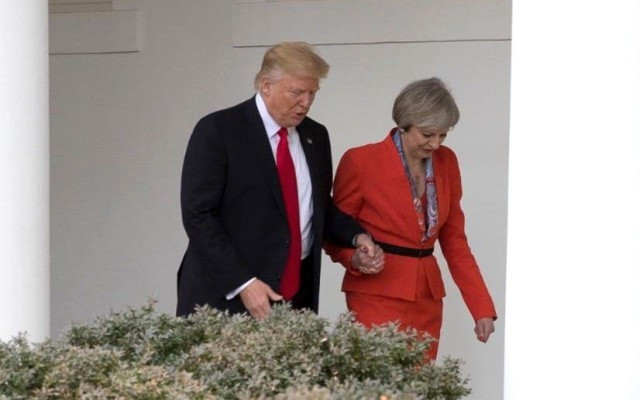 Trump, May'e çiçek göndermek istedi! - Resim: 1
