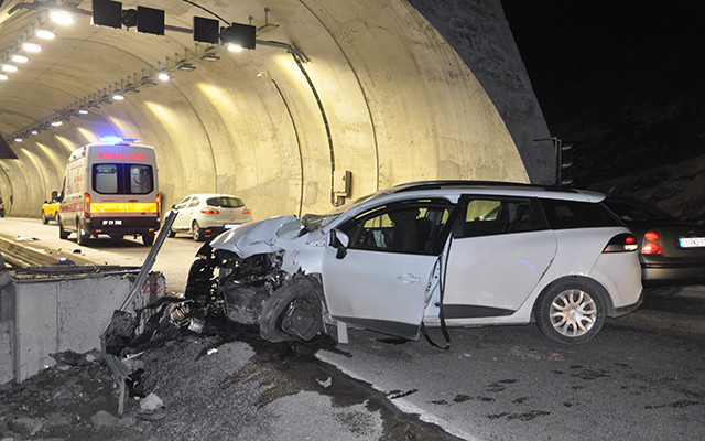 Tünel girişinde korkunç kaza! - Resim: 1