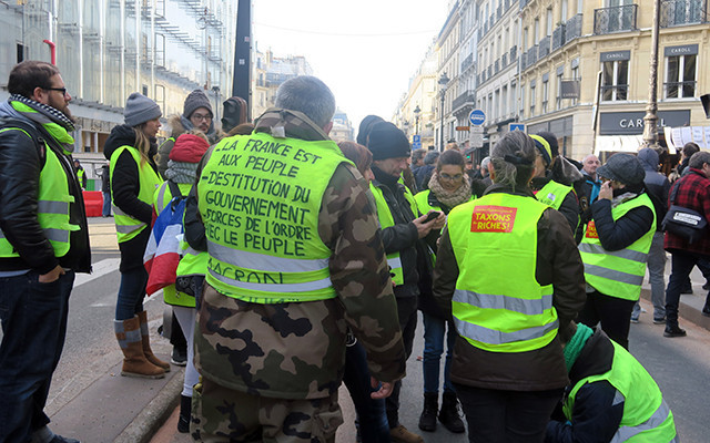 Fransa’da 24 saat grev: Macron'un istifası isteniyor! - Resim: 3