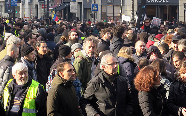 Fransa’da 24 saat grev: Macron'un istifası isteniyor! - Resim: 4