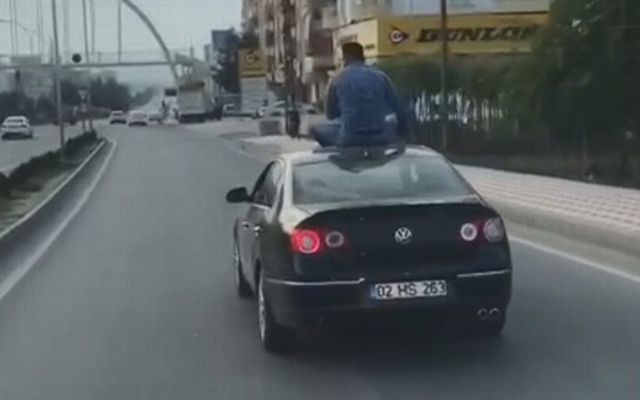 Batman'da otomobilin üstüne oturarak yolculuk yaptı - Resim: 2