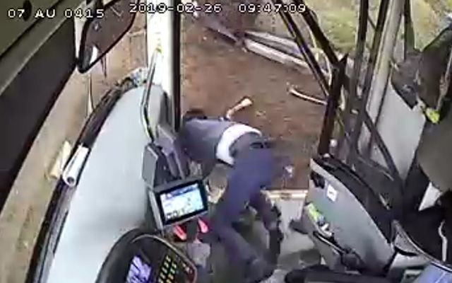 Antalya'da 4 yolcunun yaralandığı otobüs kazası kamerada - Resim: 4