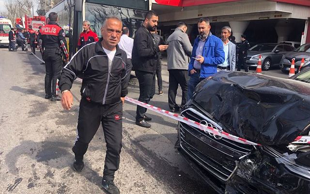 Üsküdar'da zincirleme trafik kazası: 5 yaralı - Resim: 3