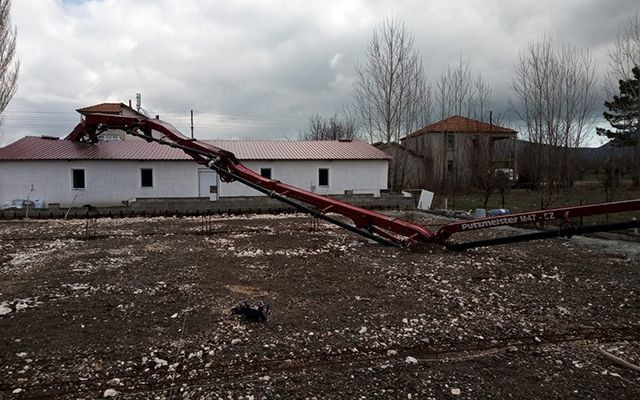 Isparta'da devrilen beton kamyonu altında can verdi - Resim: 3