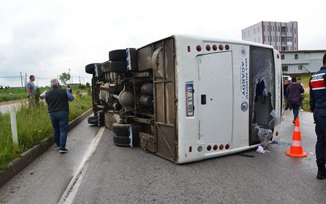 Çanakkale'de öğrencileri taşıyan minibüs devrildi 25 yaralı - Resim: 4