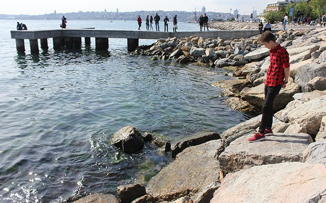 İstanbul Üsküdar sahilinde erkek cesedi bulundu - Resim: 1
