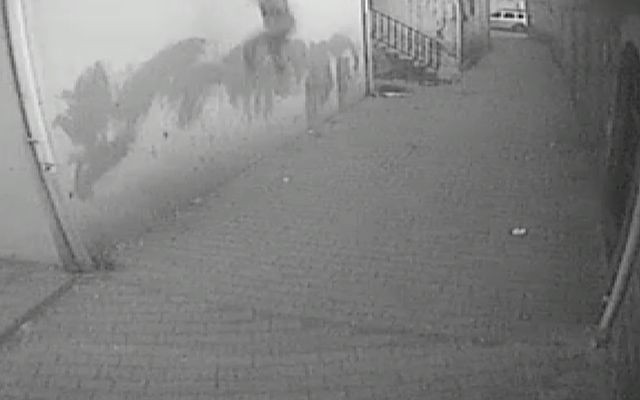 Şanlıurfa'da genç kızın balkondan düşme anı kamerada - Resim: 1