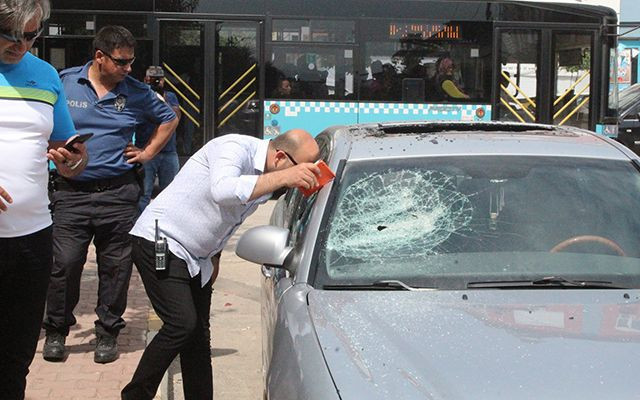 Antalya'da galericiyi plastik kelepçe takıp dövdüler - Resim: 2