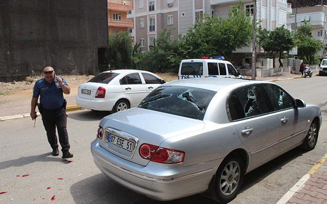 Antalya'da galericiyi plastik kelepçe takıp dövdüler - Resim: 3