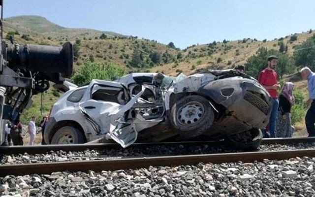 Elazığ'da tren kazası 1 ölü 2 yaralı - Resim: 2