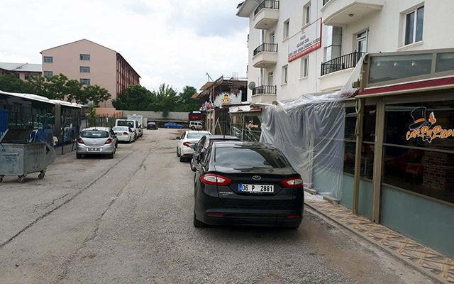 Ankara'da belediye otobüsü kafeye daldı - Resim: 2