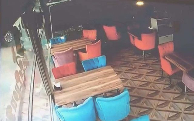 Ankara'da belediye otobüsü kafeye daldı - Resim: 3