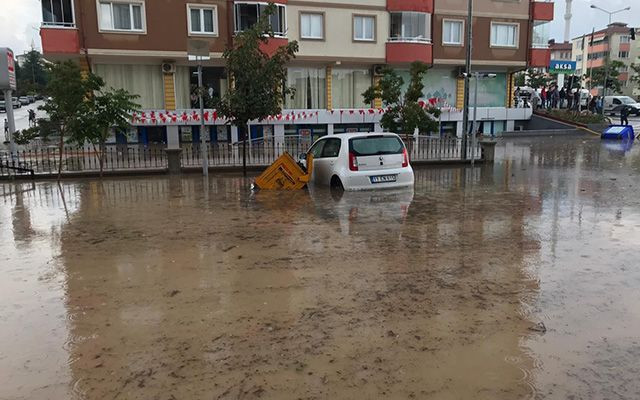 Deniz olmayan Bilecik'te ilk yüzen o oldu! - Resim: 1