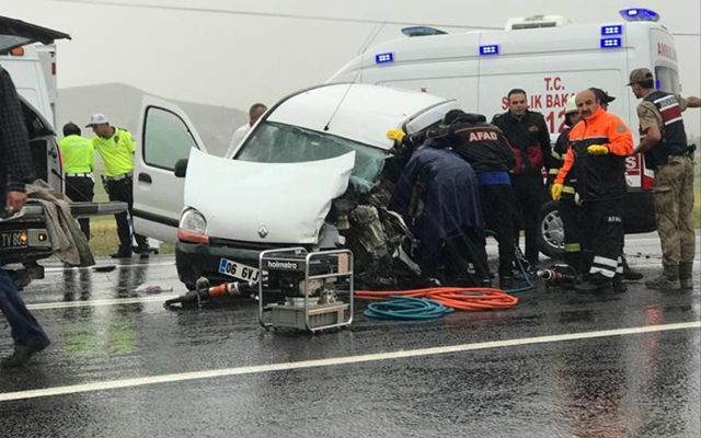 Sivas'ta TIR'la çarpışan aracın sürücüsü öldü - Resim: 1