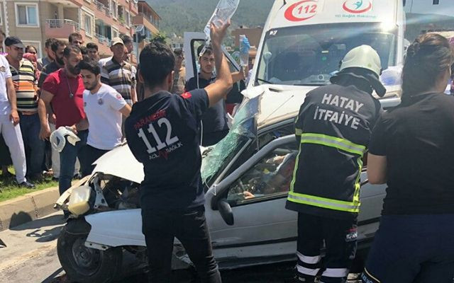 Hatay'da ambulans ile otomobil çarpıştı 2 ölü 1 yaralı - Resim: 3