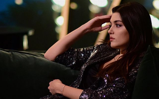 Güzel oyuncu Hande Erçel polis çevirmesine takıldı - Resim: 2