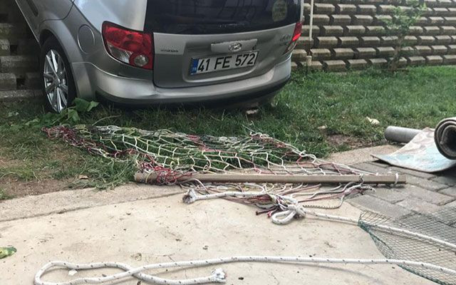 Kocaeli'de kaza yapan otomobil hamakta yatan çocuğun üzerine düştü - Resim: 1