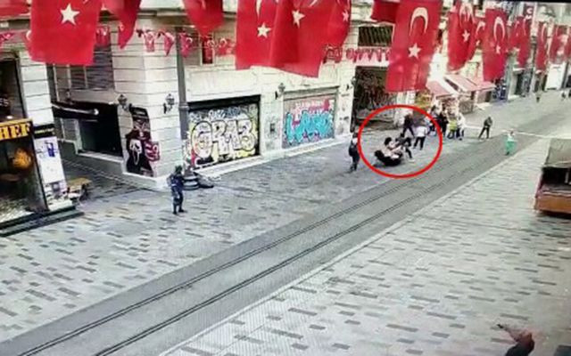 İstanbul Taksim’de turist kadınlara dehşeti yaşatan sürücü yakalandı - Resim: 1