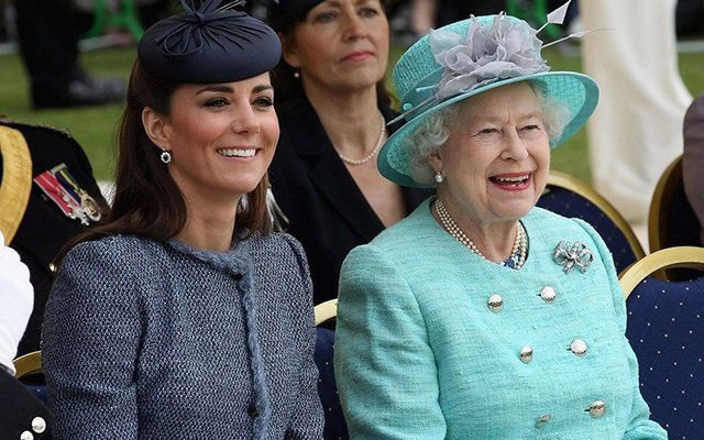 Elton John açıkladı : Kraliçe Elizabeth’in yeğenini tokatladığını gördüm - Resim: 4