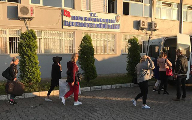 Artvin'de fuhuş operasyonu 33 kadın sınır dışı edildi - Resim: 4