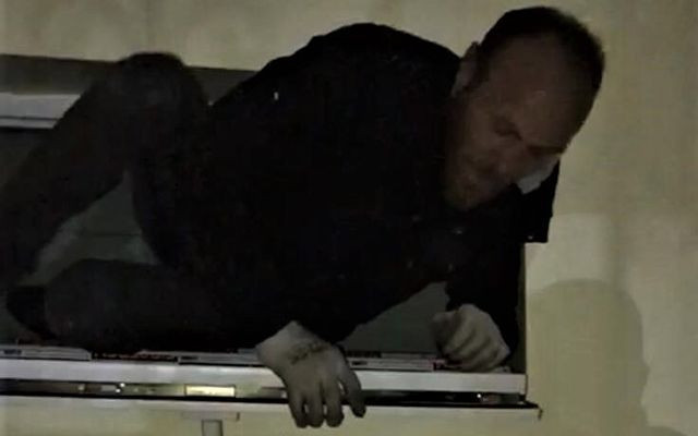 Kütahya'da hırsızlık şüphelisi havalandırma boşluğunda yakalandı - Resim: 2