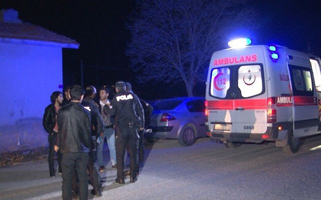 Konya'da bir kişi önce tartıştığı karısının boğazını ardından kendini kesti - Resim: 1