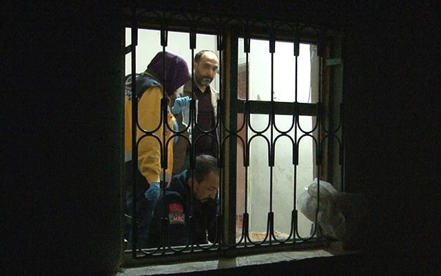 Konya'da bir kişi önce tartıştığı karısının boğazını ardından kendini kesti - Resim: 4