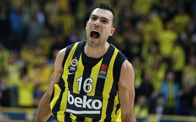 Atatürk pankartına dokunmayan Fenerbahçeli Kostas Sloukas tepki çekti - Resim: 3