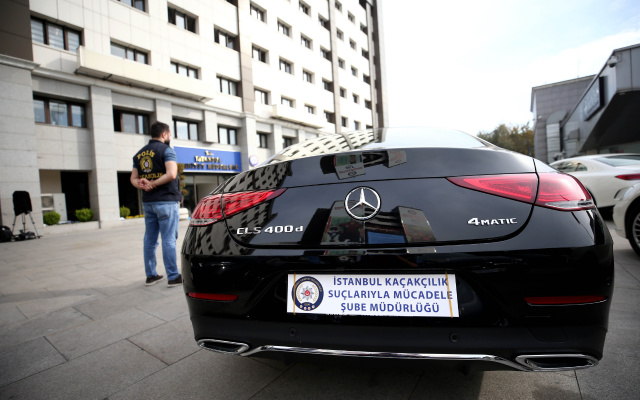 Böylesi görülmedi! Noter onaylı lüks otomobil kaçakçılığı