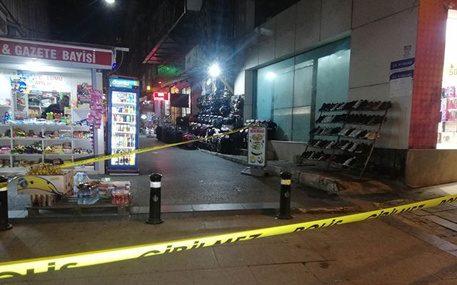 İstanbul Fatih'te kaldırımda bekleyen adam bacağından vuruldu - Resim: 2