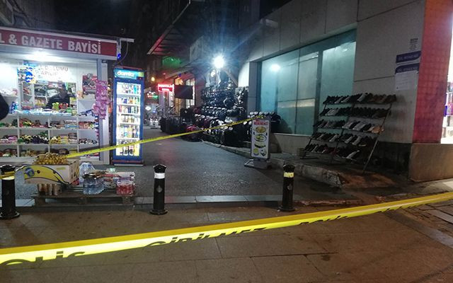 İstanbul Fatih'te kaldırımda bekleyen adam bacağından vuruldu - Resim: 3