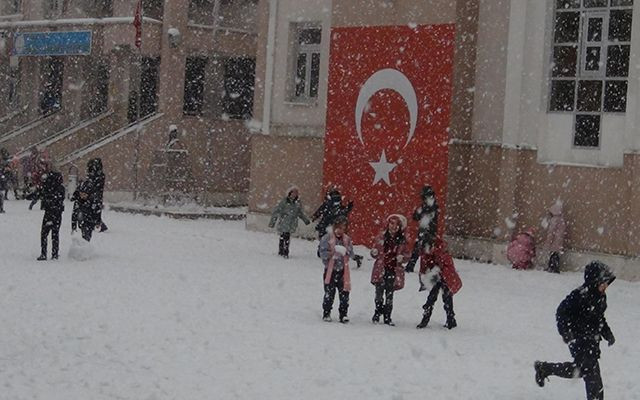 Türkiye beyaza büründü On şehirde eğitime kar tatili - Resim: 1
