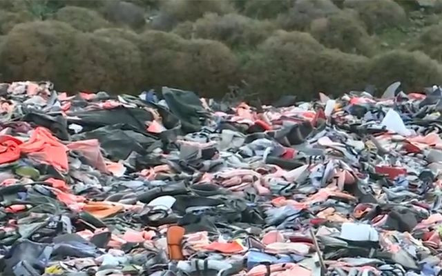 Midilli Adası'nda can yeleği mezarlığı oluştu - Resim: 2