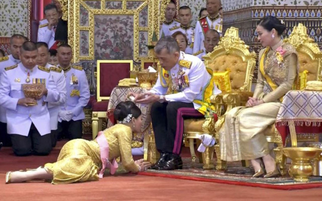 Tayland Kralı 20 cariyesini ordu mensubu yaptı