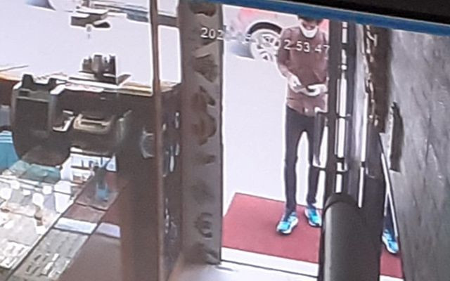 İstanbul Sultangazi'de cerrahi maskeli hırsız 200 bin liralık altın çaldı - Resim: 1