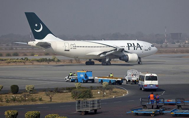 Pakistan Havacılık Bakanı: Ülkedeki her üç pilottan birinin ehliyeti sahte - Resim: 1