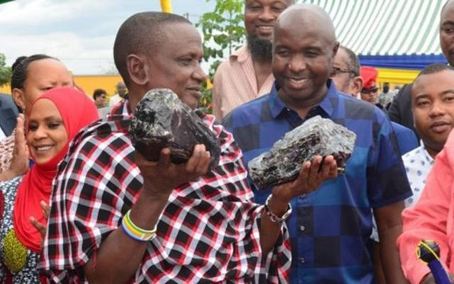 Tanzanyalı madenci bir gecede milyoner oldu (Tanzanit taşı nedir?) - Resim: 1