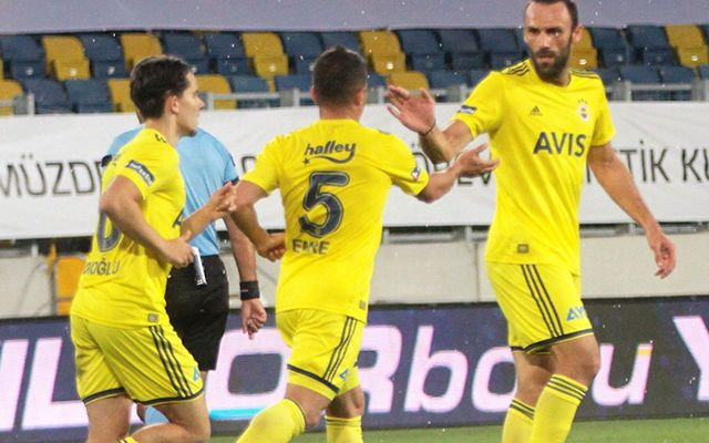 Fenerbahçe'nin kaptanı Emre Belözoğlu lig tarihine geçti - Resim: 3