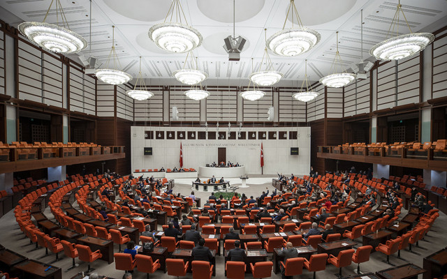 Milyonları ilgilendiren düzenleme Meclis'te! Yıllık izin süreleri uzuyor