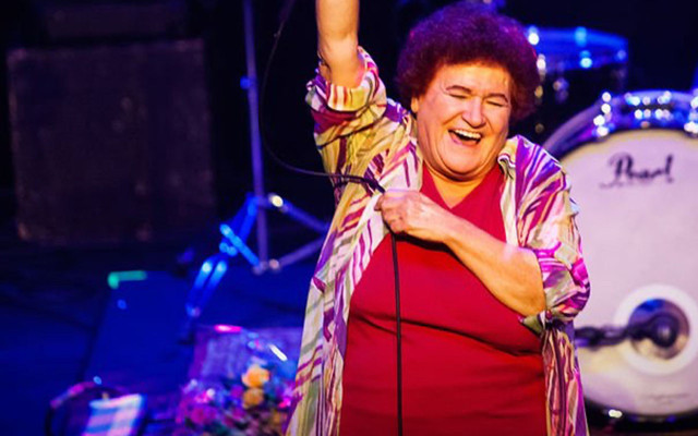 'Korkunç, tasvip etmiyorum' deyip eleştirdi Selda Bağcan'dan Gülşen'in cesur kıyafetlerine tepki